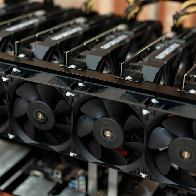 Mining Farm Rig - Cryptocurrency Miner